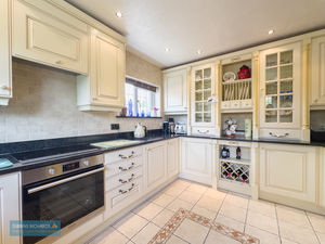 Kitchen- click for photo gallery